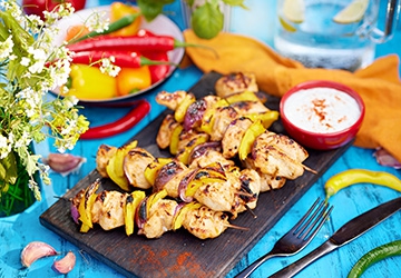 Chicken kabobs with blue cheese sauce 